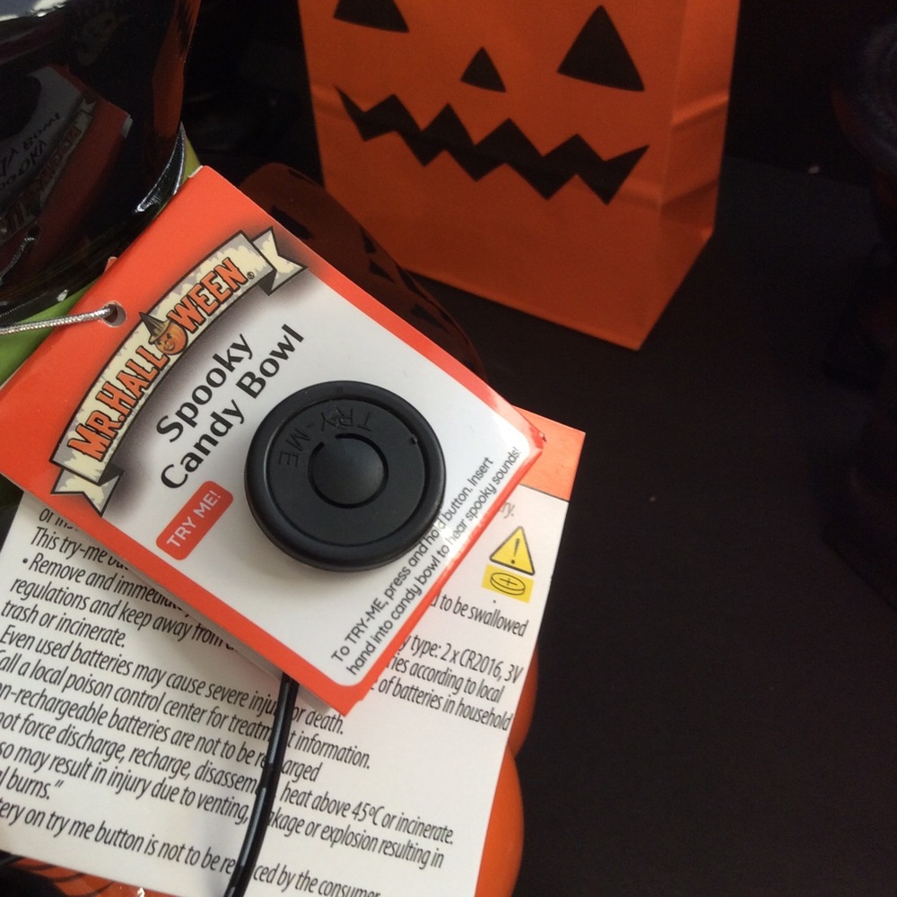 New Vary Fun Halloween 🎃 Pumpkin Candy Dish - Picture 5 of 9